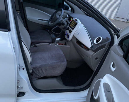 Белый Рено Зое, объемом двигателя 0 л и пробегом 159 тыс. км за 7550 $, фото 7 на Automoto.ua