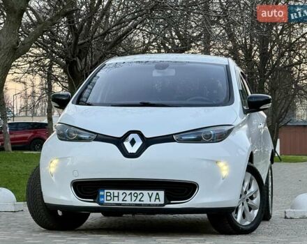 Белый Рено Зое, объемом двигателя 0 л и пробегом 147 тыс. км за 5999 $, фото 23 на Automoto.ua