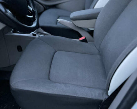 Белый Рено Зое, объемом двигателя 0 л и пробегом 159 тыс. км за 7600 $, фото 24 на Automoto.ua