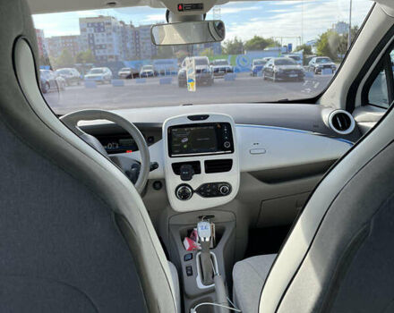 Белый Рено Зое, объемом двигателя 0 л и пробегом 61 тыс. км за 7900 $, фото 7 на Automoto.ua