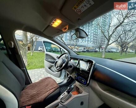 Белый Рено Зое, объемом двигателя 0 л и пробегом 147 тыс. км за 5999 $, фото 37 на Automoto.ua