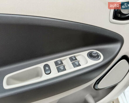 Білий Рено Зое, об'ємом двигуна 0 л та пробігом 154 тис. км за 6350 $, фото 20 на Automoto.ua
