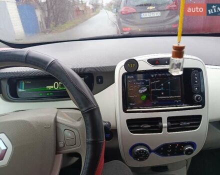 Білий Рено Зое, об'ємом двигуна 0 л та пробігом 153 тис. км за 6600 $, фото 11 на Automoto.ua
