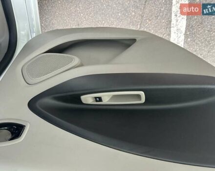 Белый Рено Зое, объемом двигателя 0 л и пробегом 132 тыс. км за 5950 $, фото 14 на Automoto.ua