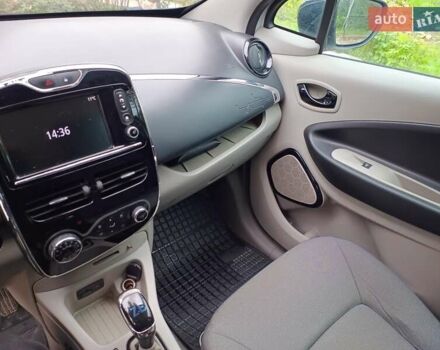 Белый Рено Зое, объемом двигателя 0 л и пробегом 231 тыс. км за 5900 $, фото 17 на Automoto.ua
