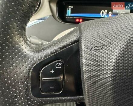 Белый Рено Зое, объемом двигателя 0 л и пробегом 132 тыс. км за 5950 $, фото 28 на Automoto.ua