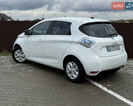 Белый Рено Зое, объемом двигателя 0 л и пробегом 32 тыс. км за 6600 $, фото 8 на Automoto.ua