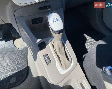 Білий Рено Зое, об'ємом двигуна 0 л та пробігом 91 тис. км за 6940 $, фото 23 на Automoto.ua