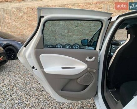 Білий Рено Зое, об'ємом двигуна 0 л та пробігом 90 тис. км за 6499 $, фото 10 на Automoto.ua