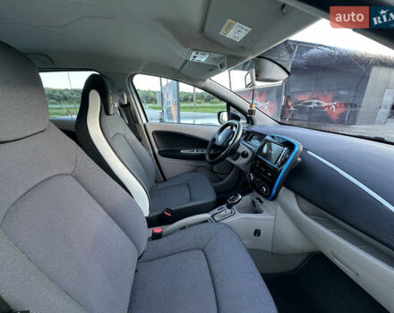 Белый Рено Зое, объемом двигателя 0 л и пробегом 128 тыс. км за 7500 $, фото 14 на Automoto.ua
