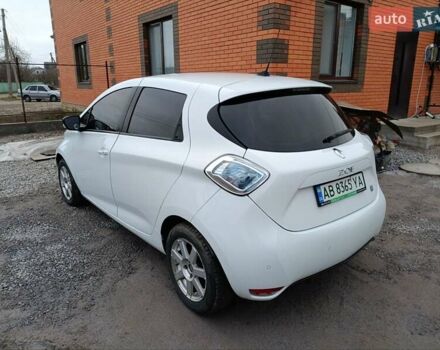 Белый Рено Зое, объемом двигателя 0 л и пробегом 240 тыс. км за 5999 $, фото 2 на Automoto.ua