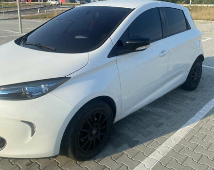 Белый Рено Зое, объемом двигателя 0 л и пробегом 125 тыс. км за 7500 $, фото 1 на Automoto.ua