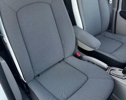 Белый Рено Зое, объемом двигателя 0 л и пробегом 99 тыс. км за 6700 $, фото 27 на Automoto.ua