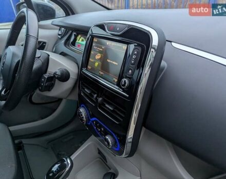 Білий Рено Зое, об'ємом двигуна 0 л та пробігом 85 тис. км за 6995 $, фото 25 на Automoto.ua