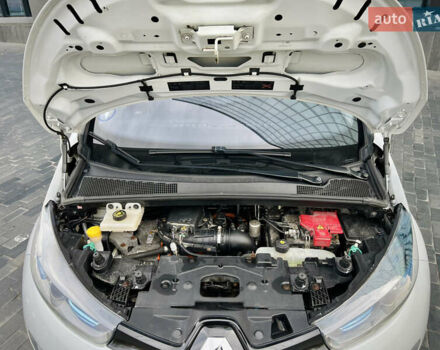 Білий Рено Зое, об'ємом двигуна 0 л та пробігом 160 тис. км за 7500 $, фото 45 на Automoto.ua