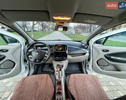 Белый Рено Зое, объемом двигателя 0 л и пробегом 147 тыс. км за 5999 $, фото 35 на Automoto.ua