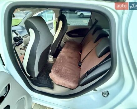 Белый Рено Зое, объемом двигателя 0 л и пробегом 147 тыс. км за 5999 $, фото 48 на Automoto.ua