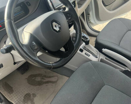 Белый Рено Зое, объемом двигателя 0 л и пробегом 62 тыс. км за 6999 $, фото 4 на Automoto.ua