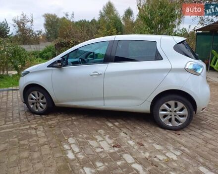 Белый Рено Зое, объемом двигателя 0 л и пробегом 231 тыс. км за 5900 $, фото 9 на Automoto.ua