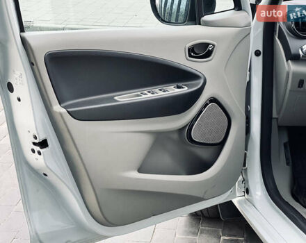 Білий Рено Зое, об'ємом двигуна 0 л та пробігом 160 тис. км за 7500 $, фото 21 на Automoto.ua
