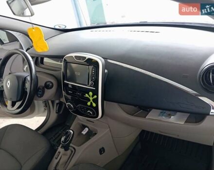 Білий Рено Зое, об'ємом двигуна 0 л та пробігом 143 тис. км за 6700 $, фото 13 на Automoto.ua