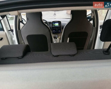 Белый Рено Зое, объемом двигателя 0 л и пробегом 145 тыс. км за 8200 $, фото 18 на Automoto.ua