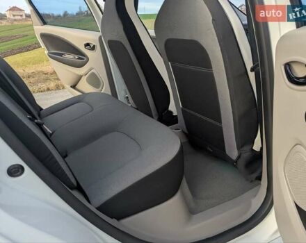 Белый Рено Зое, объемом двигателя 0 л и пробегом 85 тыс. км за 6900 $, фото 39 на Automoto.ua