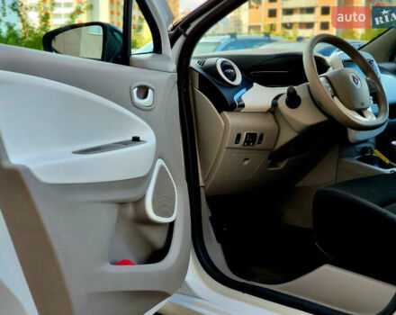 Белый Рено Зое, объемом двигателя 0 л и пробегом 131 тыс. км за 6400 $, фото 15 на Automoto.ua