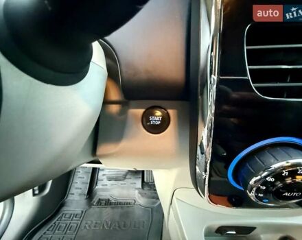 Белый Рено Зое, объемом двигателя 0 л и пробегом 147 тыс. км за 5999 $, фото 63 на Automoto.ua