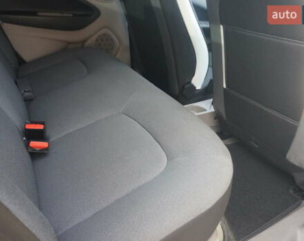 Белый Рено Зое, объемом двигателя 0 л и пробегом 86 тыс. км за 7200 $, фото 43 на Automoto.ua