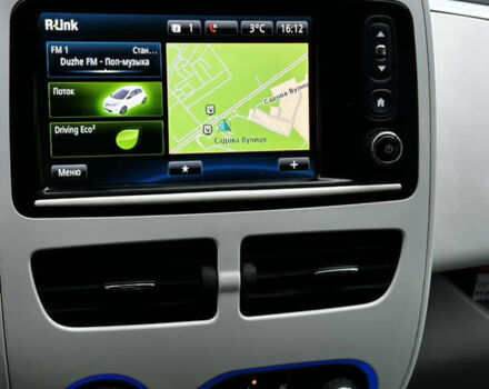 Белый Рено Зое, объемом двигателя 0 л и пробегом 90 тыс. км за 6400 $, фото 6 на Automoto.ua