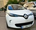 Белый Рено Зое, объемом двигателя 0 л и пробегом 96 тыс. км за 6500 $, фото 1 на Automoto.ua