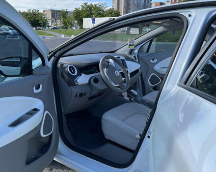 Белый Рено Зое, объемом двигателя 0 л и пробегом 61 тыс. км за 7900 $, фото 12 на Automoto.ua