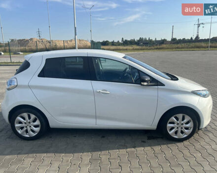 Белый Рено Зое, объемом двигателя 0 л и пробегом 62 тыс. км за 6999 $, фото 6 на Automoto.ua