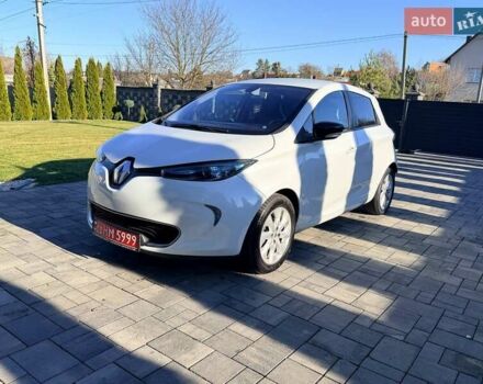 Белый Рено Зое, объемом двигателя 0 л и пробегом 106 тыс. км за 6250 $, фото 2 на Automoto.ua