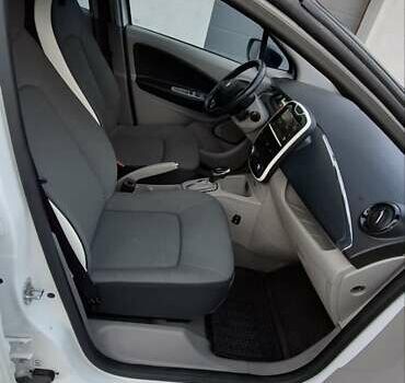 Білий Рено Зое, об'ємом двигуна 0 л та пробігом 104 тис. км за 6500 $, фото 12 на Automoto.ua