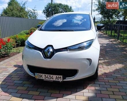 Белый Рено Зое, объемом двигателя 0 л и пробегом 94 тыс. км за 8250 $, фото 12 на Automoto.ua