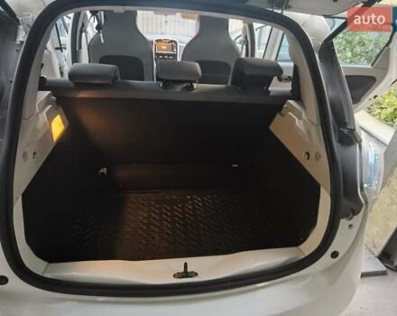 Білий Рено Зое, об'ємом двигуна 0 л та пробігом 131 тис. км за 6300 $, фото 28 на Automoto.ua