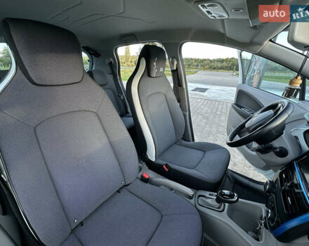 Белый Рено Зое, объемом двигателя 0 л и пробегом 128 тыс. км за 7500 $, фото 12 на Automoto.ua