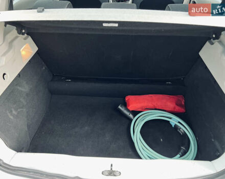 Білий Рено Зое, об'ємом двигуна 0 л та пробігом 160 тис. км за 7500 $, фото 16 на Automoto.ua