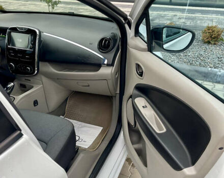Белый Рено Зое, объемом двигателя 0 л и пробегом 124 тыс. км за 7000 $, фото 16 на Automoto.ua