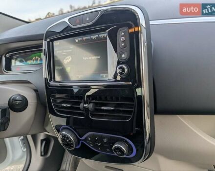 Белый Рено Зое, объемом двигателя 0 л и пробегом 85 тыс. км за 6900 $, фото 43 на Automoto.ua