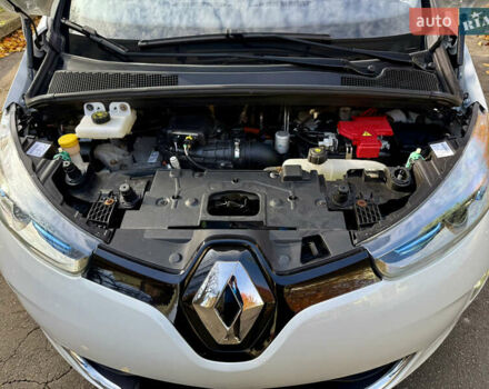 Білий Рено Зое, об'ємом двигуна 0 л та пробігом 68 тис. км за 6976 $, фото 30 на Automoto.ua