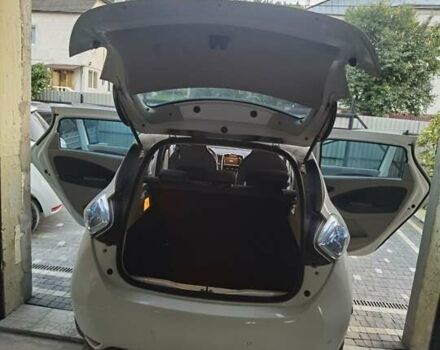 Білий Рено Зое, об'ємом двигуна 0 л та пробігом 131 тис. км за 6300 $, фото 18 на Automoto.ua