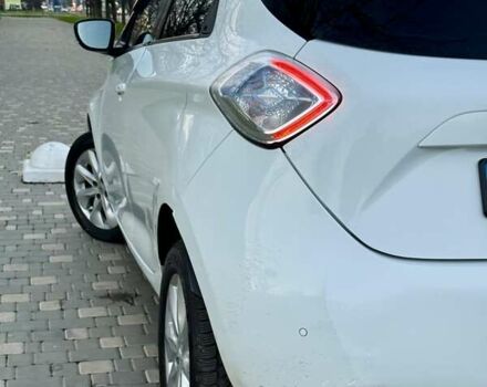 Белый Рено Зое, объемом двигателя 0 л и пробегом 147 тыс. км за 5999 $, фото 2 на Automoto.ua