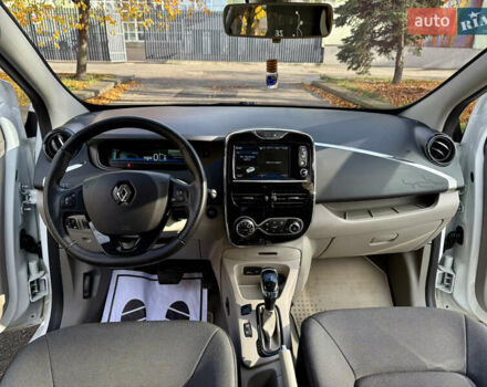 Білий Рено Зое, об'ємом двигуна 0 л та пробігом 68 тис. км за 6976 $, фото 20 на Automoto.ua