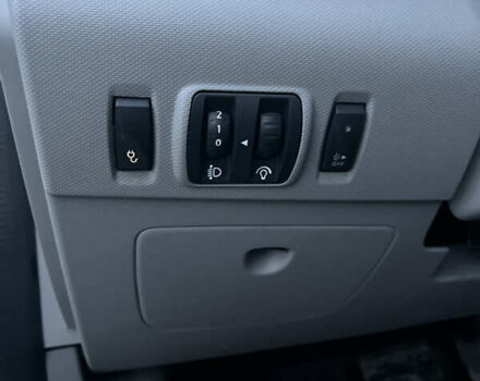 Белый Рено Зое, объемом двигателя 0 л и пробегом 159 тыс. км за 7600 $, фото 23 на Automoto.ua