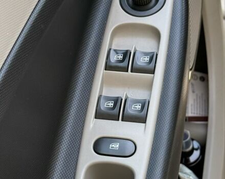 Белый Рено Зое, объемом двигателя 0 л и пробегом 79 тыс. км за 7522 $, фото 6 на Automoto.ua