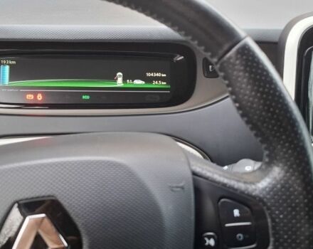 Белый Рено Зое, объемом двигателя 0 л и пробегом 106 тыс. км за 6300 $, фото 10 на Automoto.ua