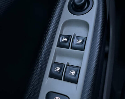 Белый Рено Зое, объемом двигателя 0 л и пробегом 159 тыс. км за 7600 $, фото 40 на Automoto.ua